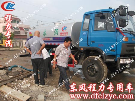 湖北程力集團(tuán)東風(fēng)145灑水車驗(yàn)車圖