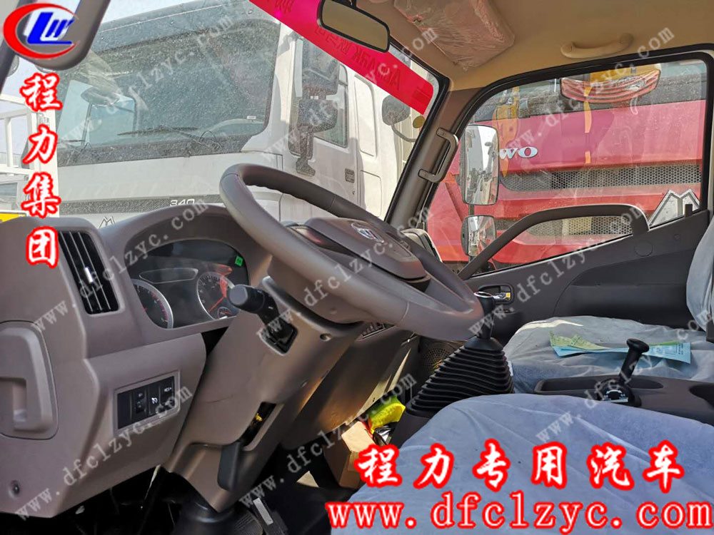福田歐馬可一拖二清障車(chē)內(nèi)飾