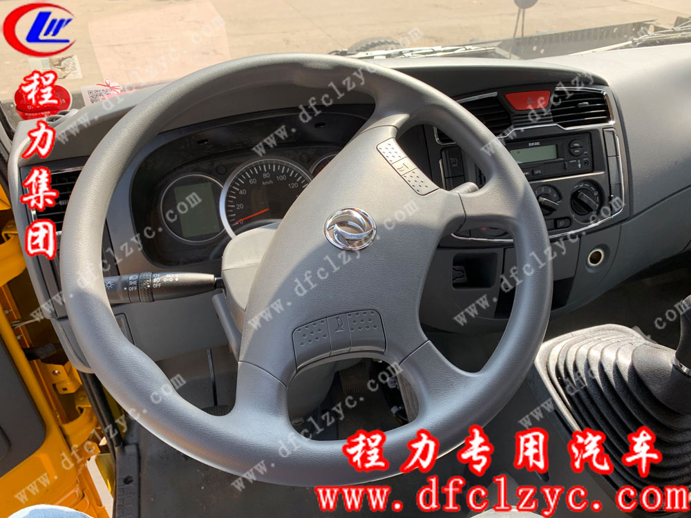 東風(fēng)多利卡D8一拖二清障車(chē)方向盤(pán)
