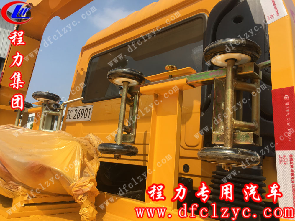 東風天錦一拖二清障車輔助輪