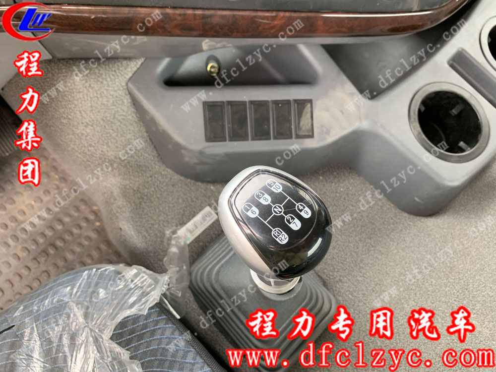重汽前四后八拖吊聯(lián)體清障車(chē)檔位