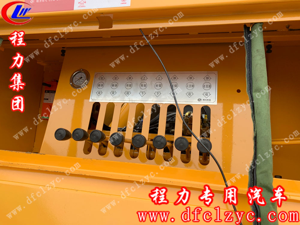 重汽前四后八拖吊聯(lián)體清障車(chē)細(xì)節(jié)