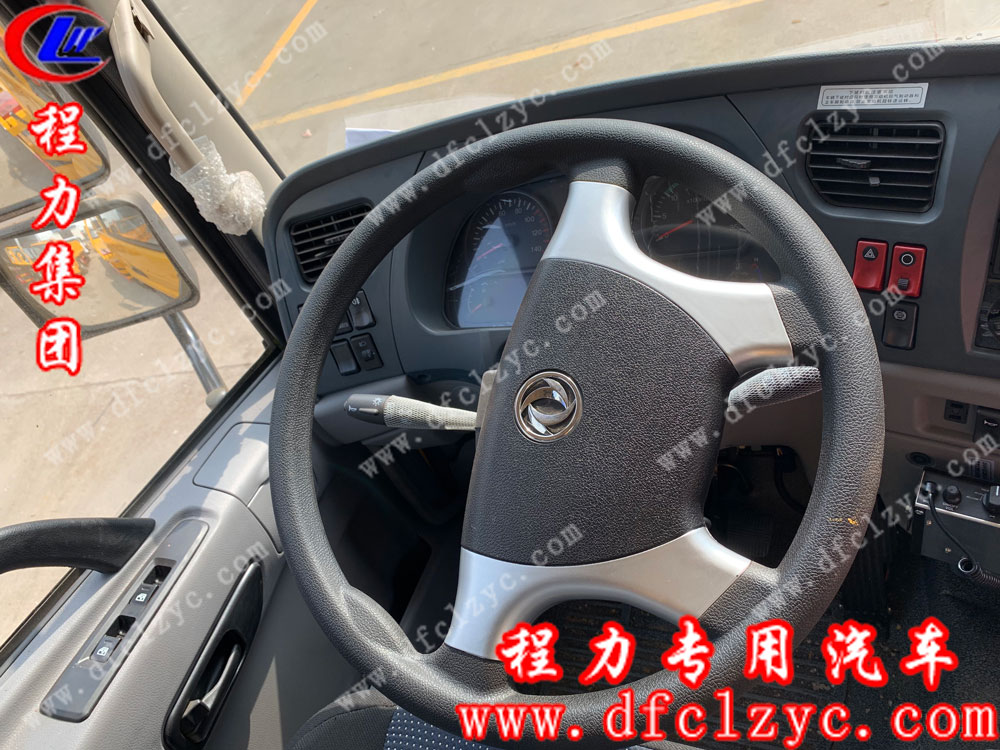 東風(fēng)一拖二帶吊清障車方向盤(pán)