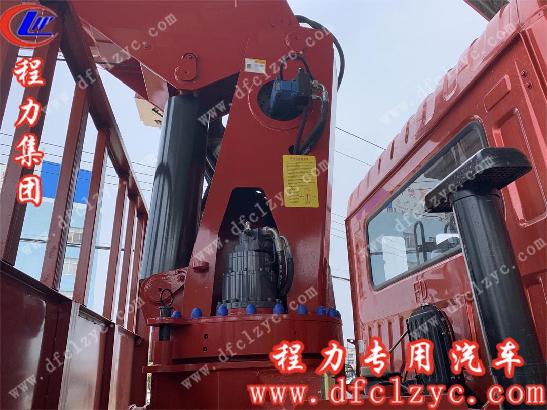 程力集團東風專底小三軸隨車吊細節(jié)