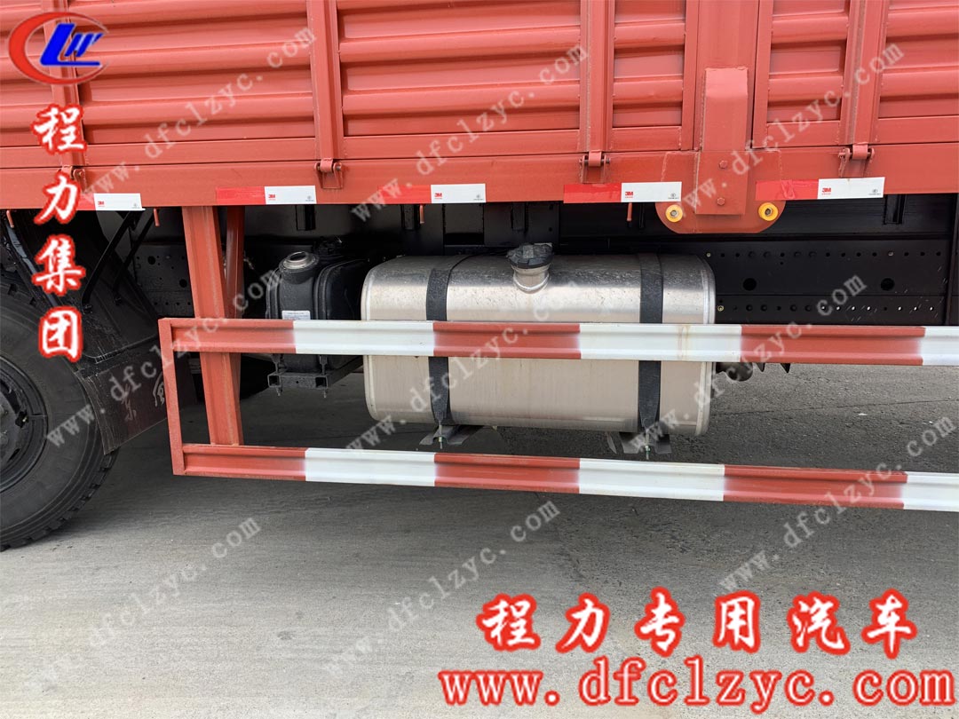 程力集團東風專底小三軸隨車吊