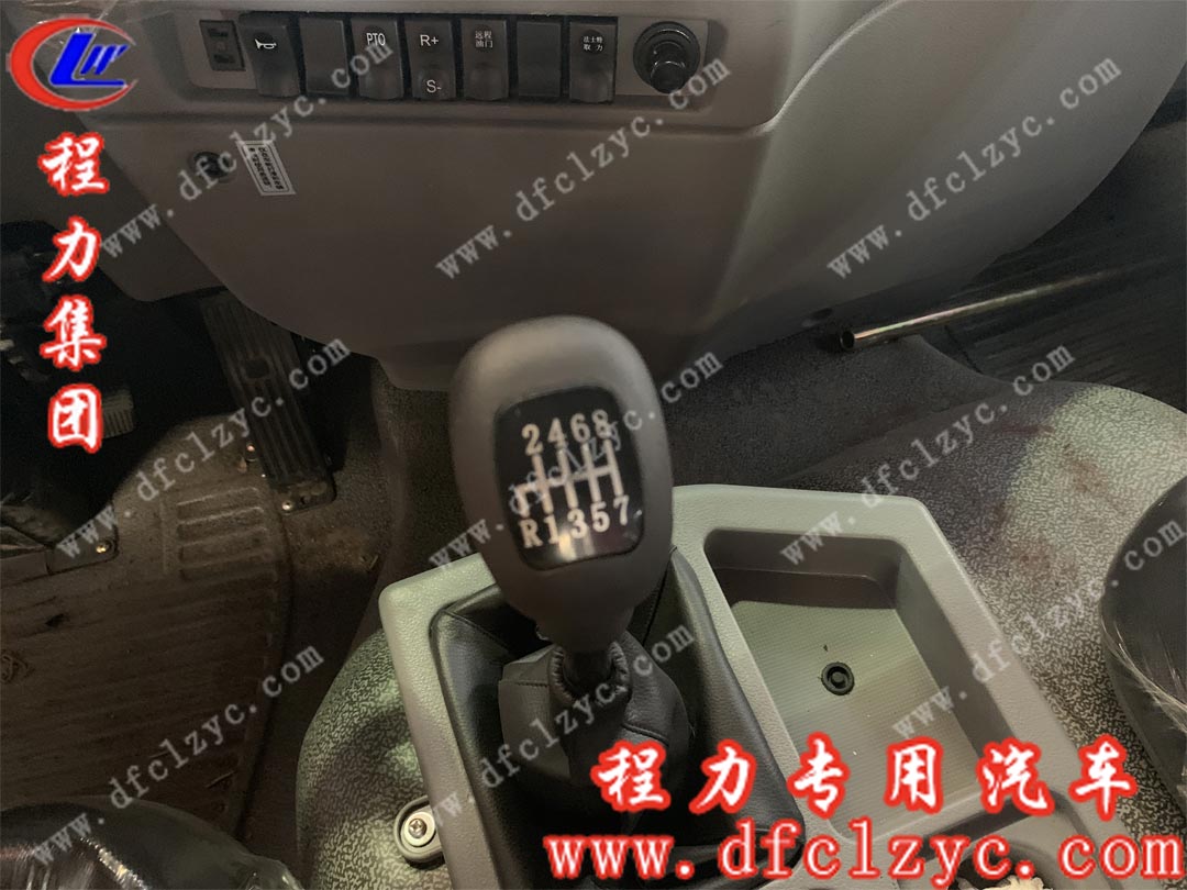 程力集團東風專底小三軸隨車吊細節(jié)