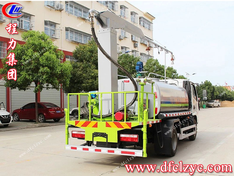 程力集團(tuán)車輛通過(guò)消毒車